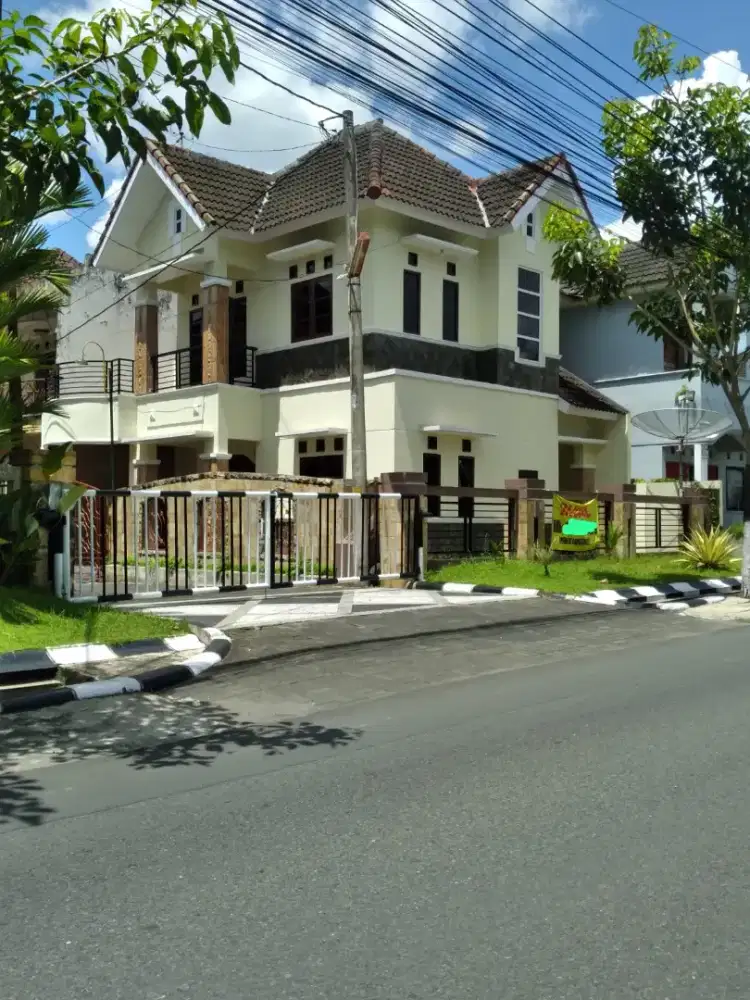 DISEWAKAN RUMAH ISTIMEWA