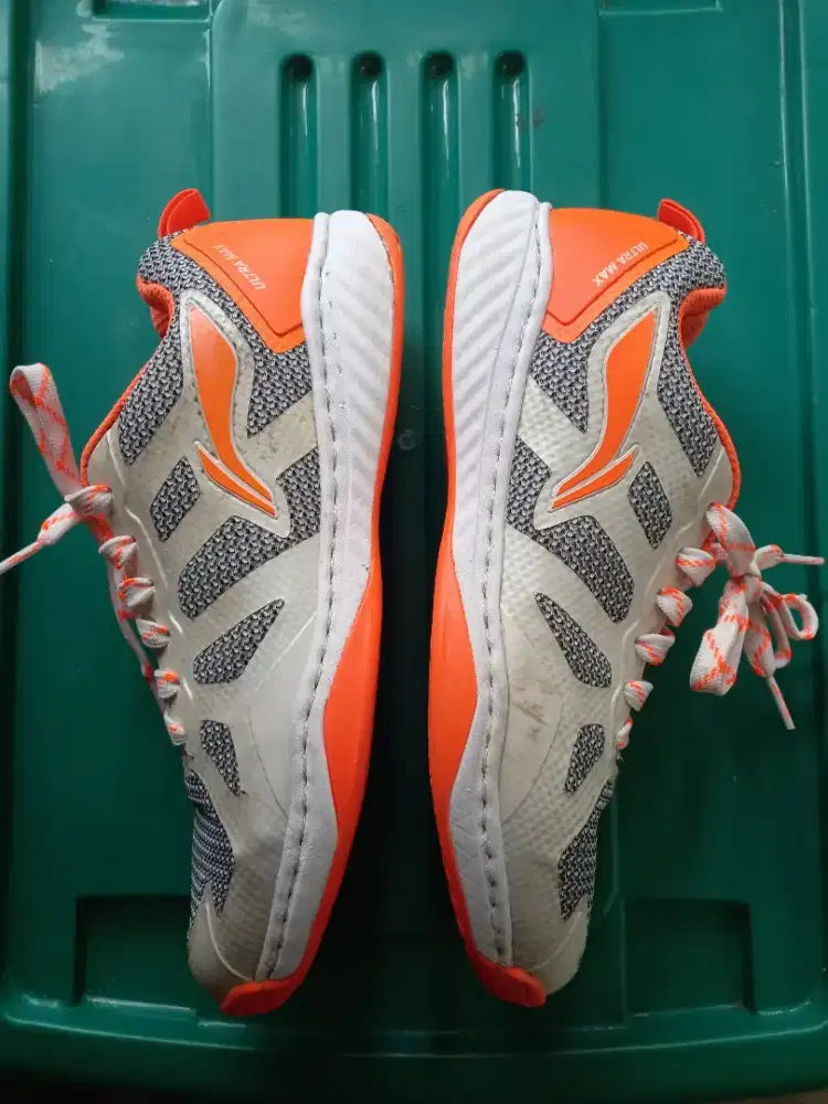 Sepatu badmunton Li-Ning