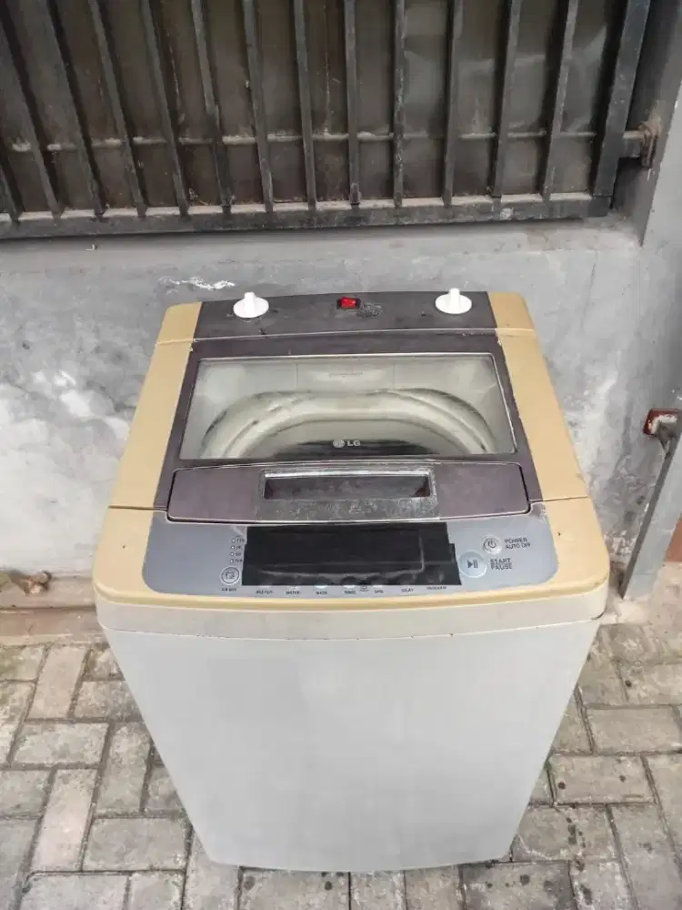 Jual mesin cuci merk LG kpsitas 8kg fungsi normal udah dimanualin