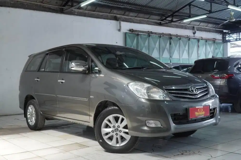 Toyota Kijang Innova 2.0 V Matic Bensin 2010 Abu abu Inova AT DP minim