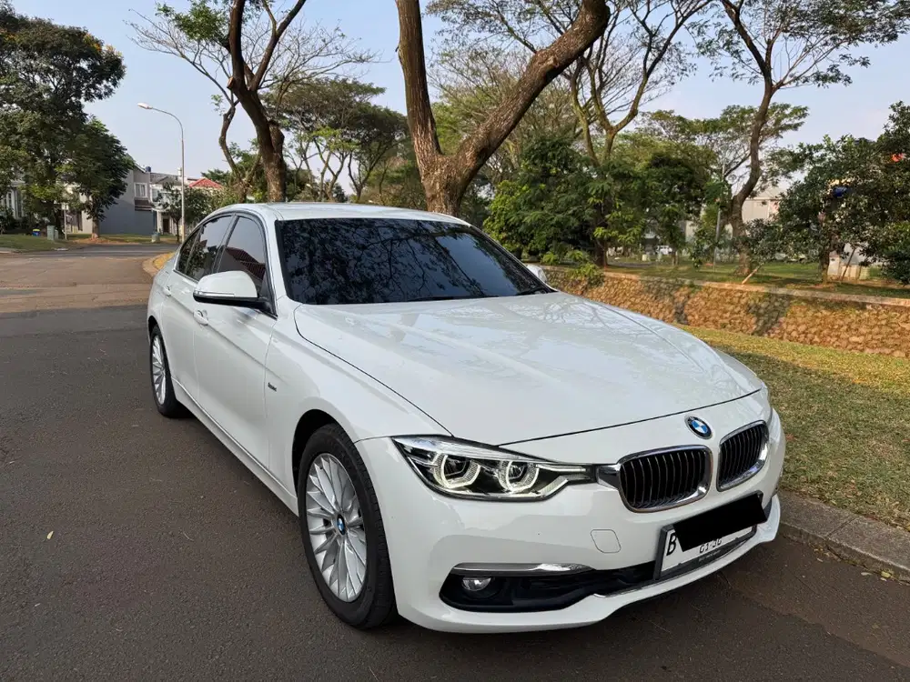 CASH BMW 320i Luxury 2019 Pakai Nik 2018 white pearl putih metali C200