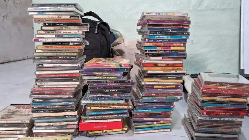 Jual koleksi CD bekas original (borongan)