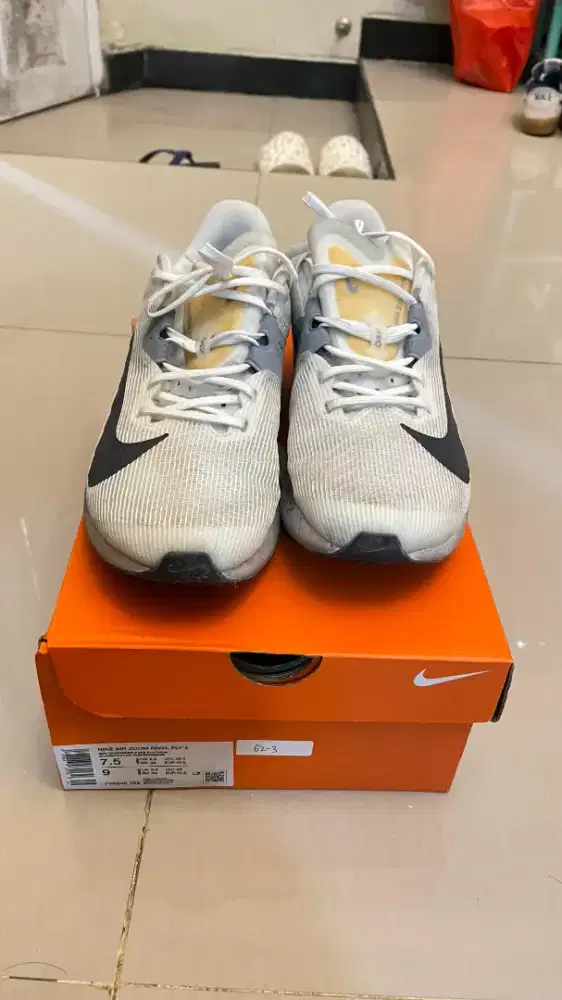 NIKE Sepatu Lari Pria AIR ZOOM RIVAL FLY 4