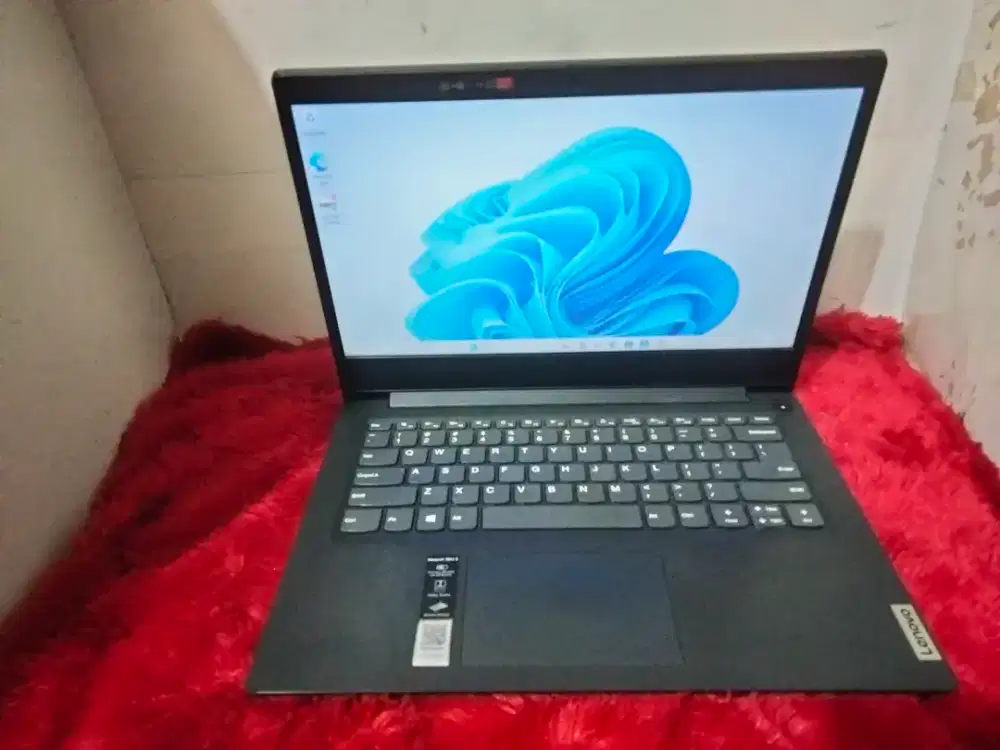 Lenovo ip slim3/AMD RYZEN 3-3250u/RAM 8gb/SSD256gb /vga AMD RADEON