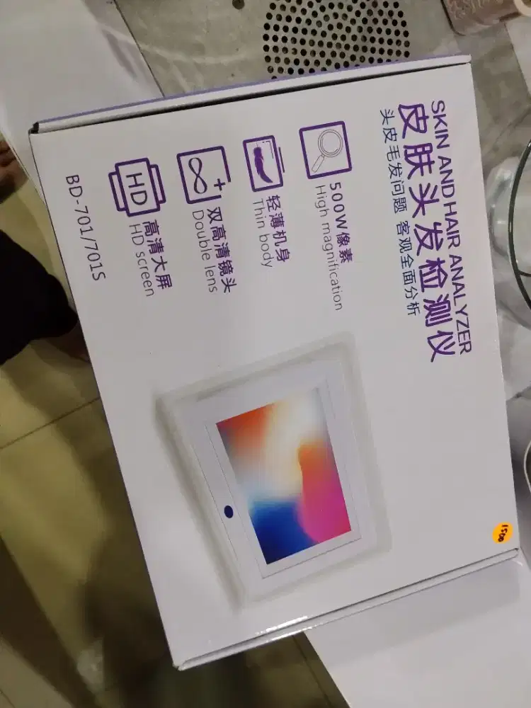 Skin and hair analyzer