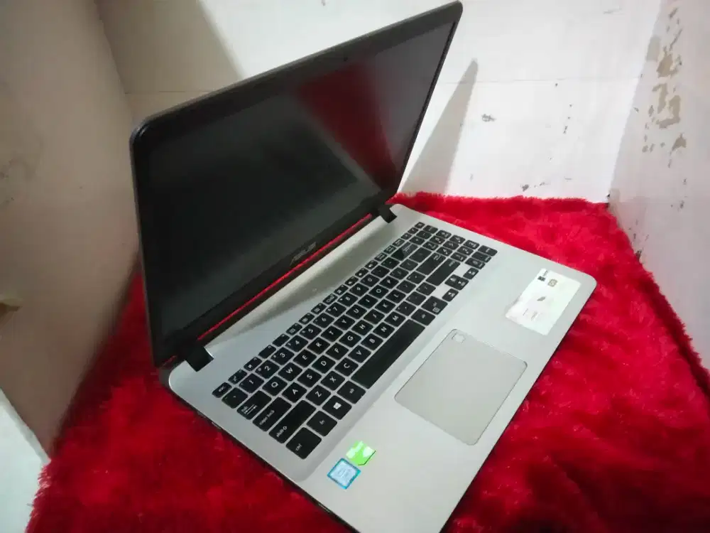 Asus x507/corei5-8250u/RAM8gb/SSD128gb/15inch/small bazell pingerprint