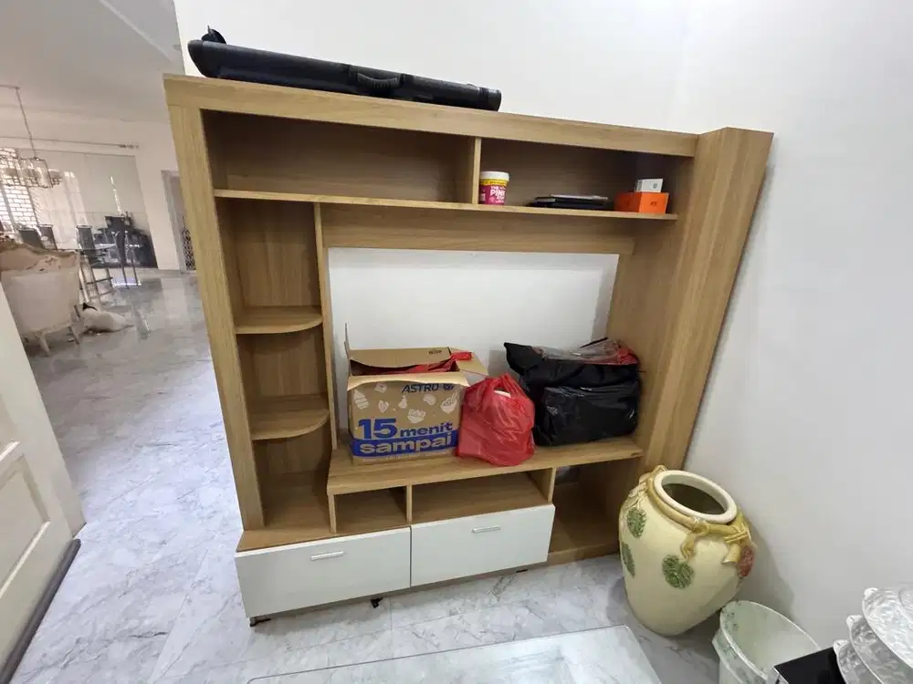 Lemari TV informa colmar putih