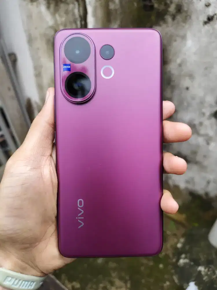 Vivo V60 5G purple
