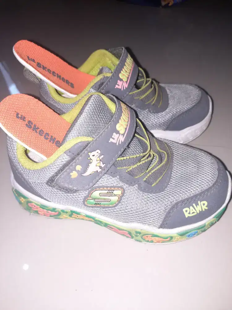 Skechers Anak no 24 (14 cm)