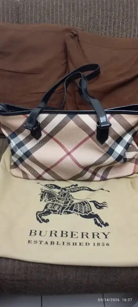 Tas Burberry Super Nova Tote bag. Preloved Asli 3jt nego.