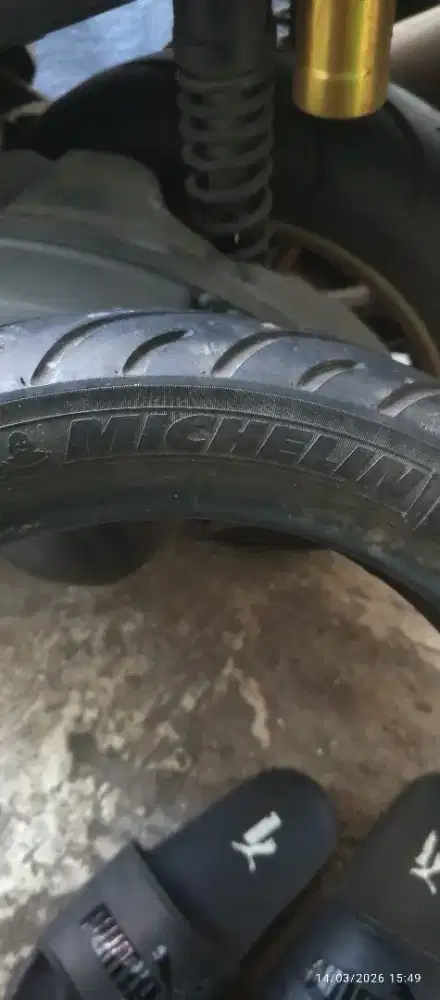 Ban depan merk Michelin