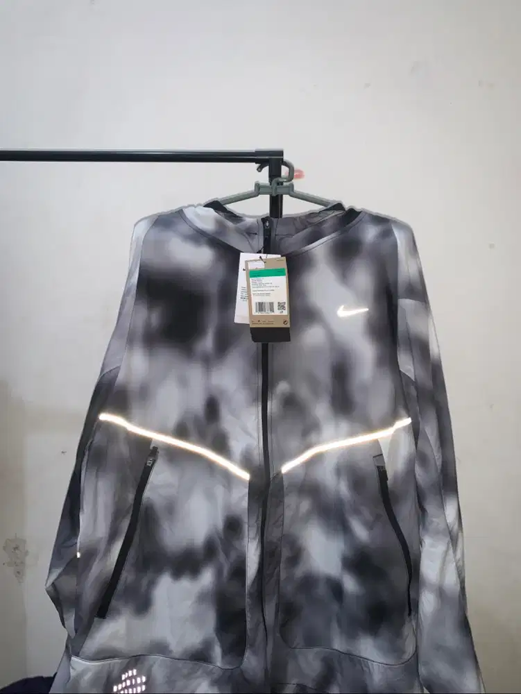 NIKE RUNNING JACKET (Mens Running UV Division)