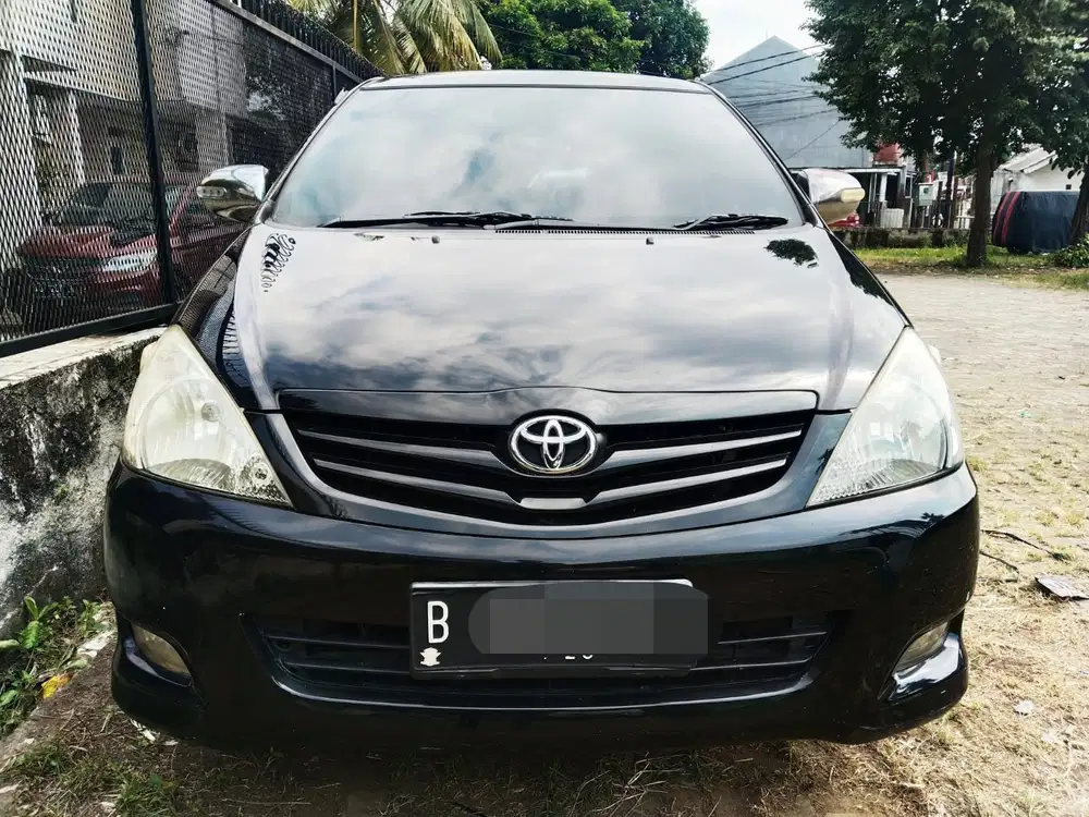 Toyota Kijang Innova 2010 Bensin