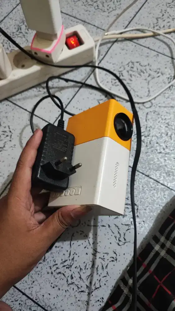 Proyektor Kecil