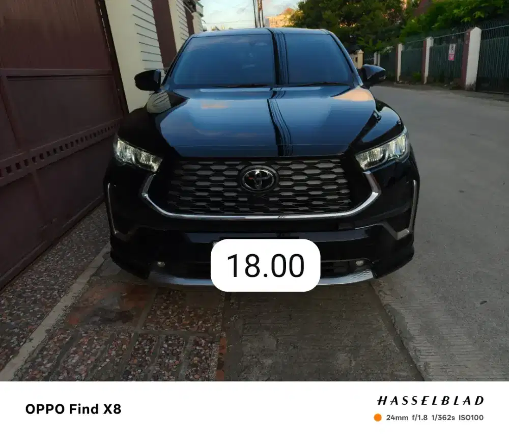 Zenix Q Modelista Hitam Istimewa