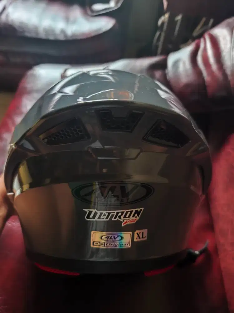 Dijual rugi helm alv ultron v2 karna kekecilan beli di online