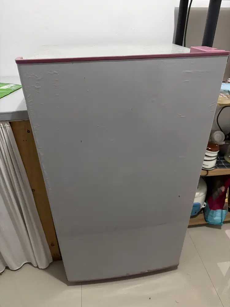 Kulkas Sharp 1 Pintu (Warna Pink)