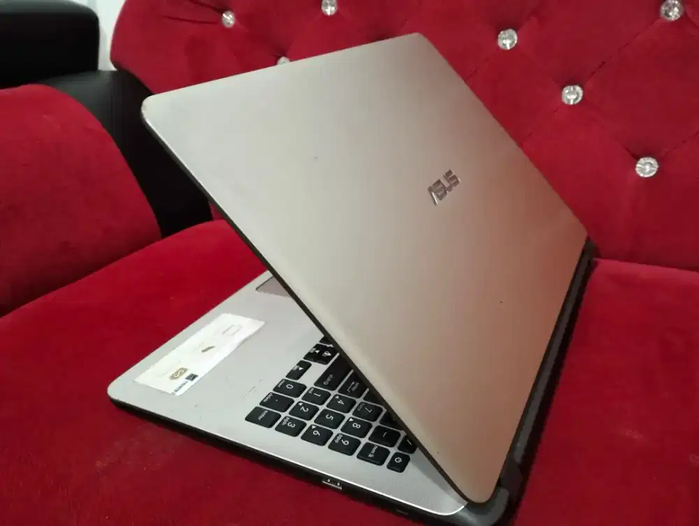 Laptop cakep Asus Vivo x507u core i5 GEN8 slim/RAM 8 SSD/Nvidia mx130