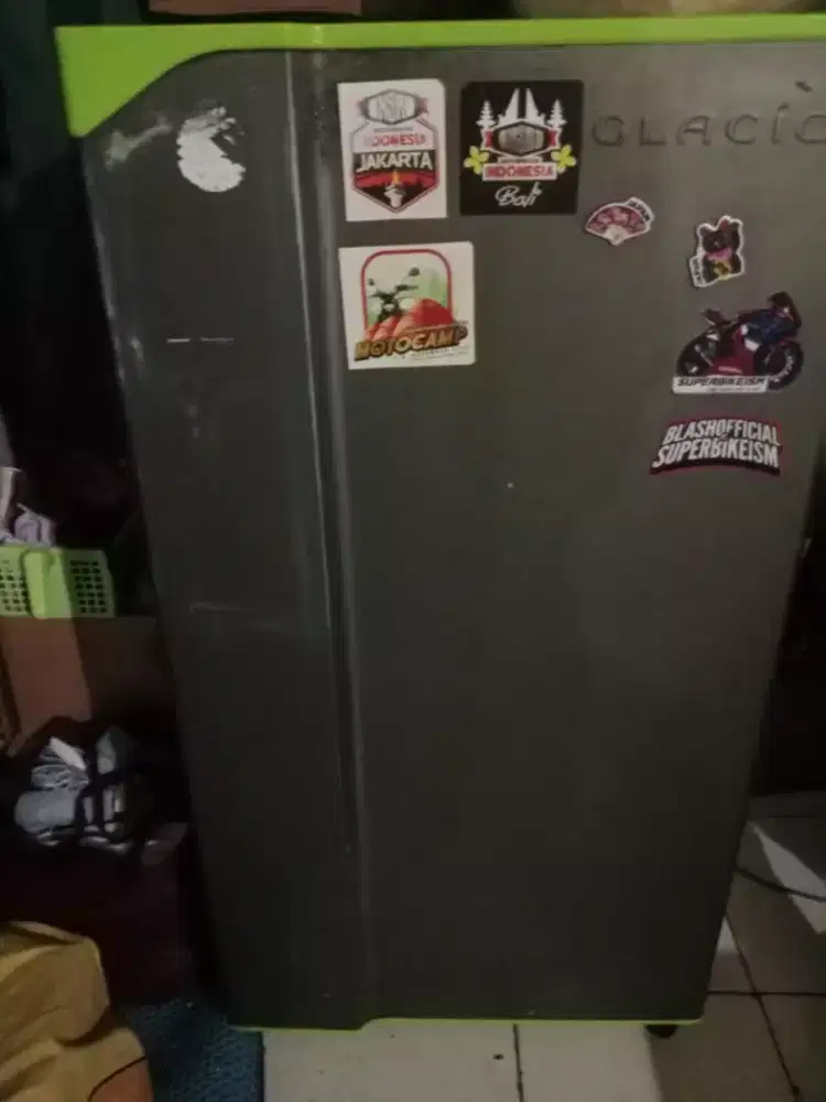 Kulkas 1 pintu merk toshiba glacio