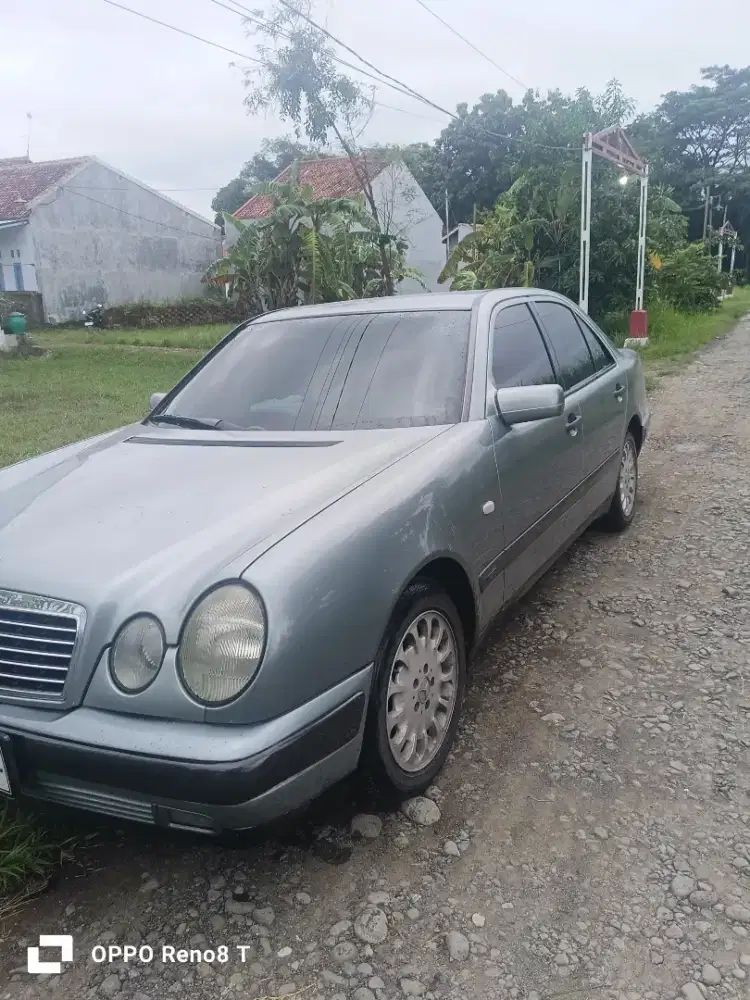 Mercedez benz E230