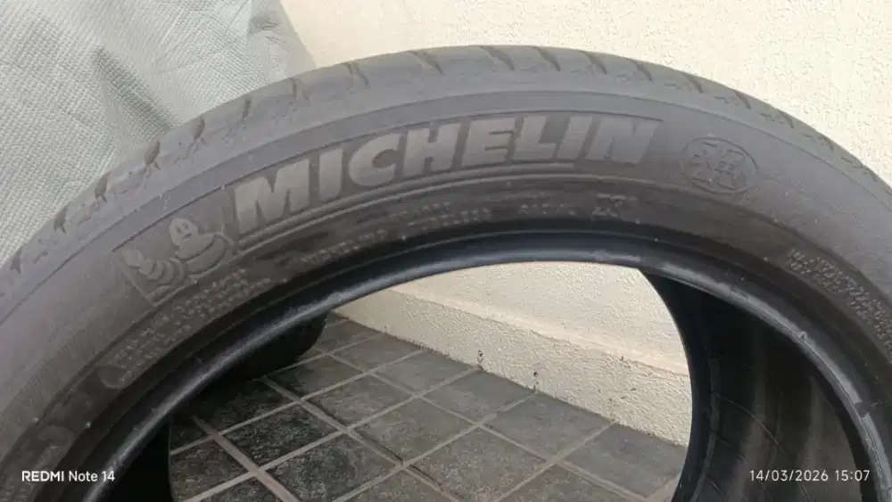 Michelin Latitude sport 3 ( mercy glc )

D 255/45/R20 B 285/40/20