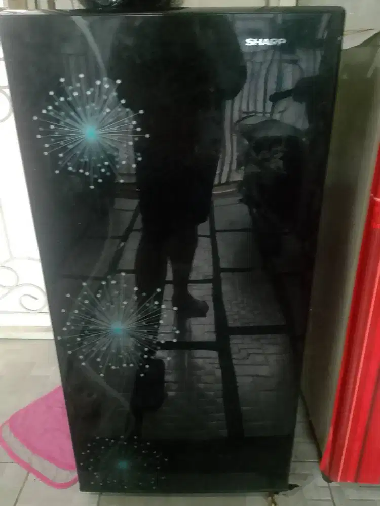 Kulkas Sharp 1pintu 1tahun pemakaian