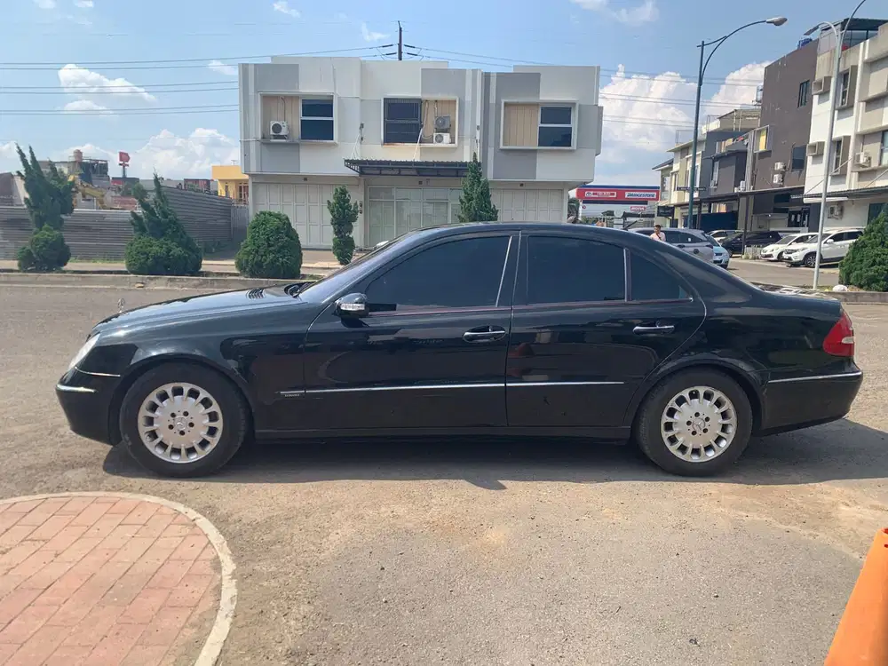Mercedes-Benz E260 2003 Bensin
