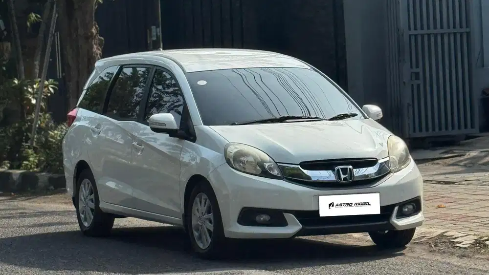 MOBILIO ECVT 2015 / 2014 Putih Matic Bagus Murah Kredit Bekas Surabaya