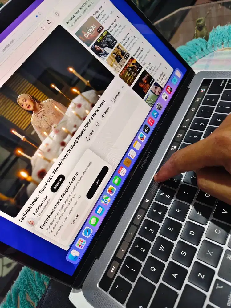 Laptop macbook pro retina touchbar 2019 4 tunderbolt 3 port ,