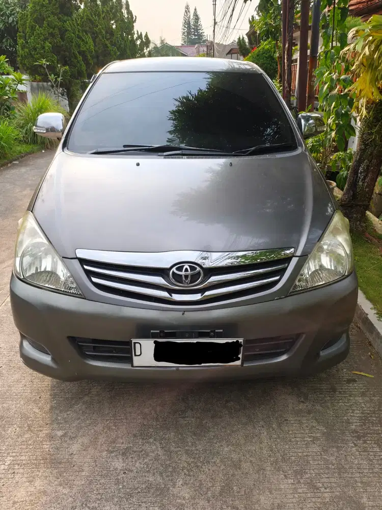 Toyota Kijang Innova 2011 Bensin