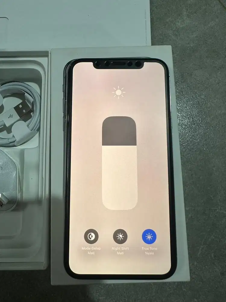 Iphone X silver 64GB Resmi Ibox Lengkap
