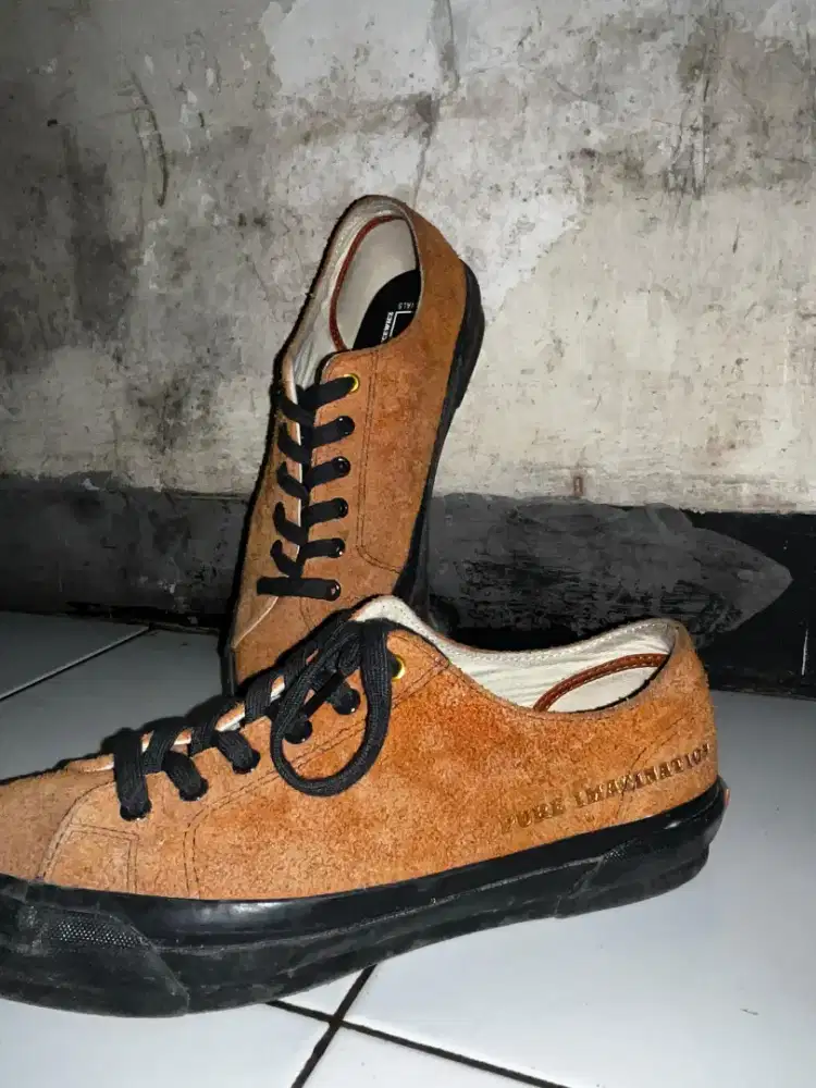 Jual sepatu bekas karena kebesaran
