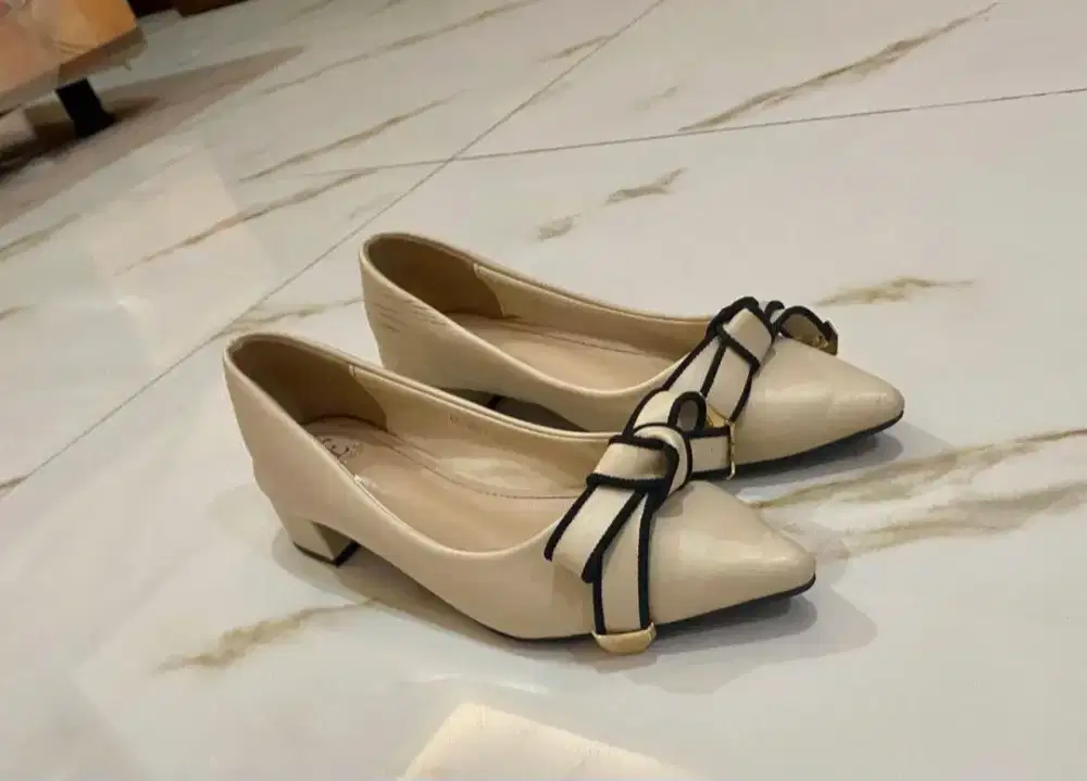 Sepatu high heels kerja