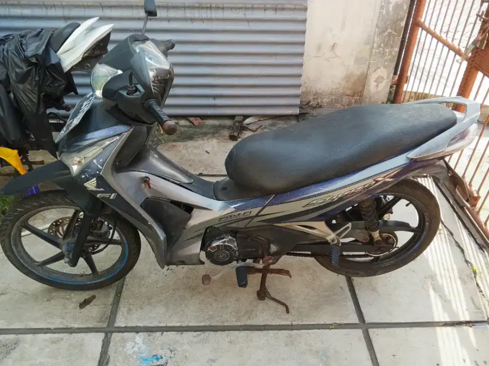 Motor Honda Supra X 125 helm in injeksi double disc