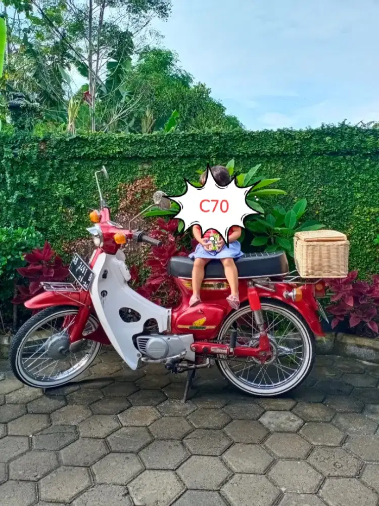 Honda C70 merah 1977 original