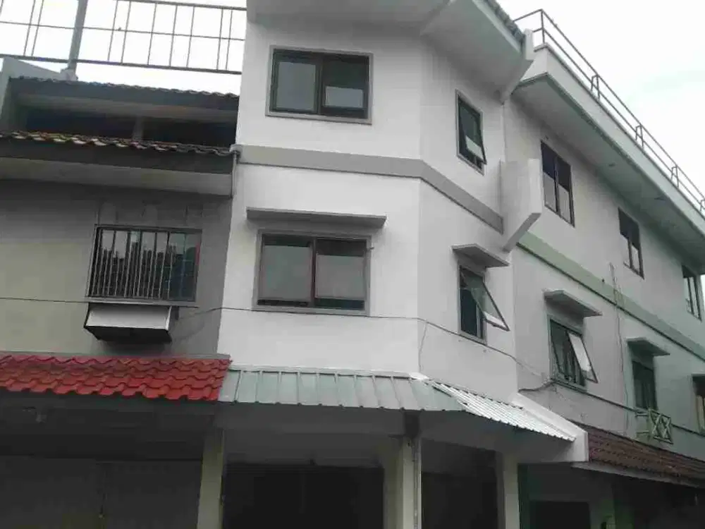 RUKO 3 LANTAI FULL RENOVASI SIAP PAKAI LOKASI STRATEGIS