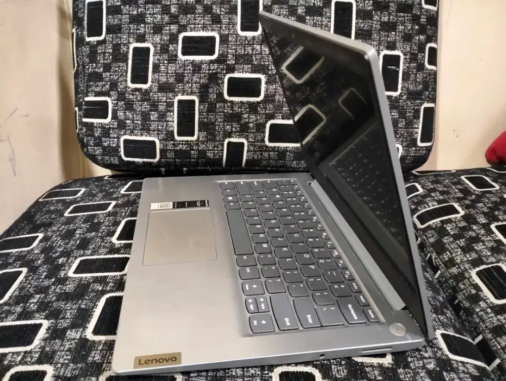 Laptop slim LENOVO Ideapad slim3 AMD 3020e/RAM 8 SSD 256/model slim