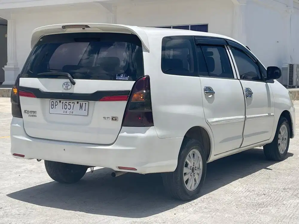 TOYOTA INNOVA AUTO   TANGAN PERTAMA DARI BARU PAJAK HIDUP AC DINGIN