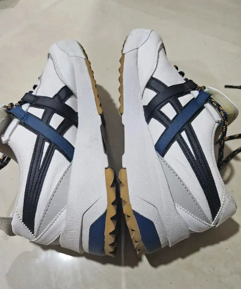 Sepatu Onitsuka seri Tokyo
