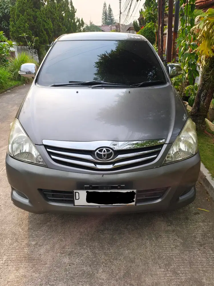 Toyota Kijang Innova 2011 Bensin