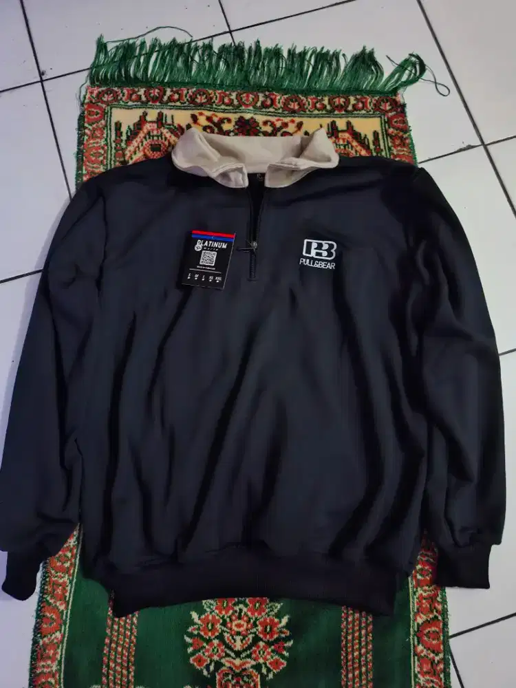 Crewneck Platinum World Hitam