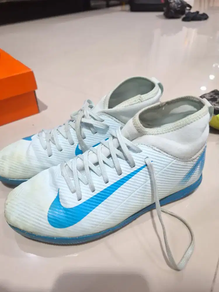sepatu futsal merk NIKE original