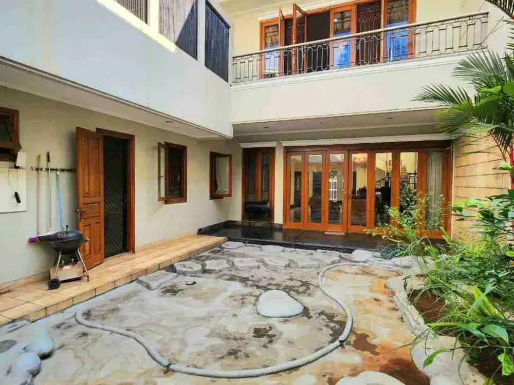Rumah Mewah 2 Lantai SHM di Menteng Jakarta Pusat – LT 395m², Harga 33M