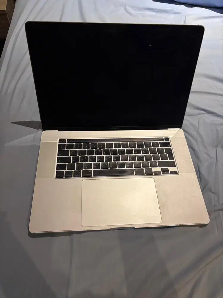 MacBook Pro 16 2019 A2141 – LCD Mati / Mesin dll normal / Sparepart
