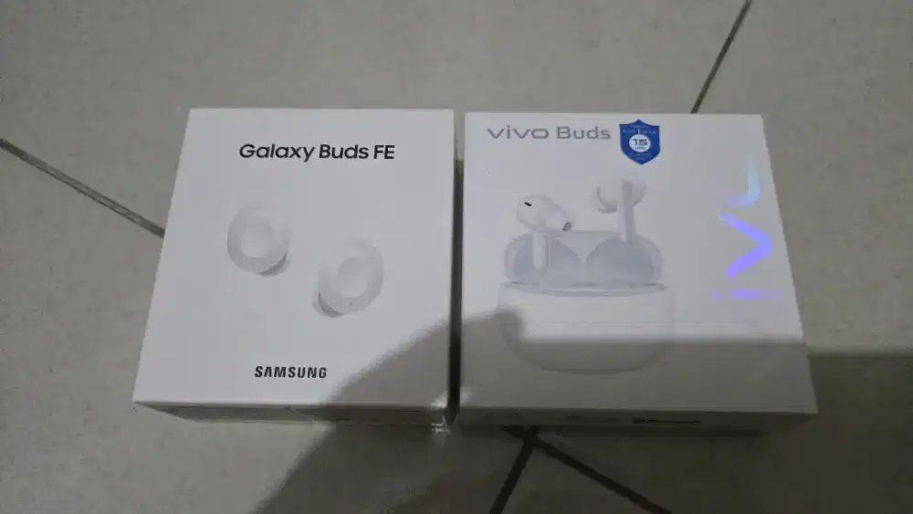 Sepaket Galaxy Buds FE (White) SEIN + Vivo Buds