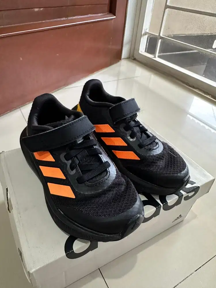 Jual sepatu preloved skechers dan adidas anak