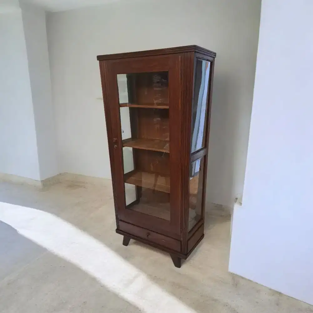 Lemari full display kaca
Jengki Jati tua
P88cm T174cm L38cm