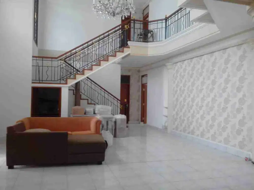 Disewakan Rumah Mewah Setra Indah