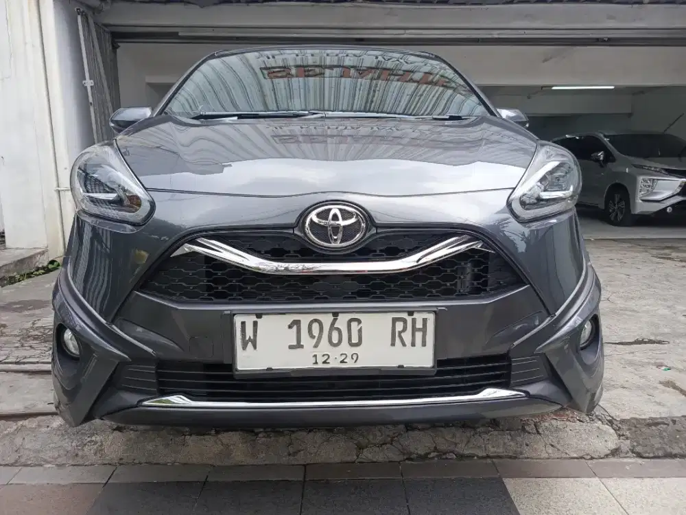 Toyota Sienta Q 1.5 AT Dp minim 25jt