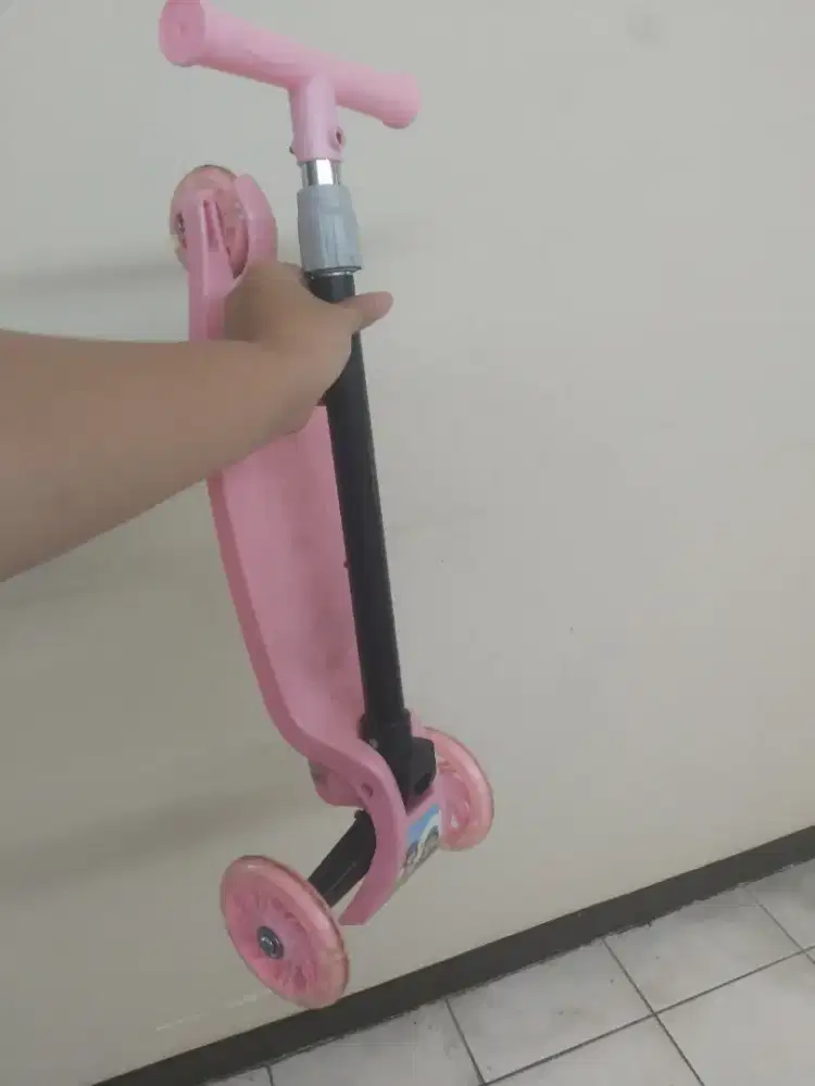 Jual murah skuter 3 roda anak seperti foto harga 45 ribu masih normal